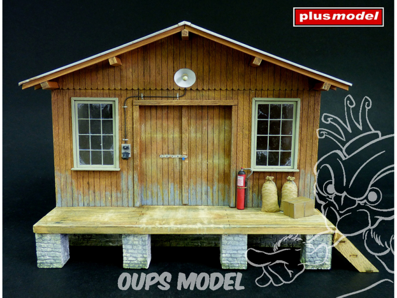 Plus Model 447 Depot en bois 1/35