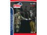 Dynamo models figurine 35015 Parachutiste U.S. partageant un verre avec un civil 1/35