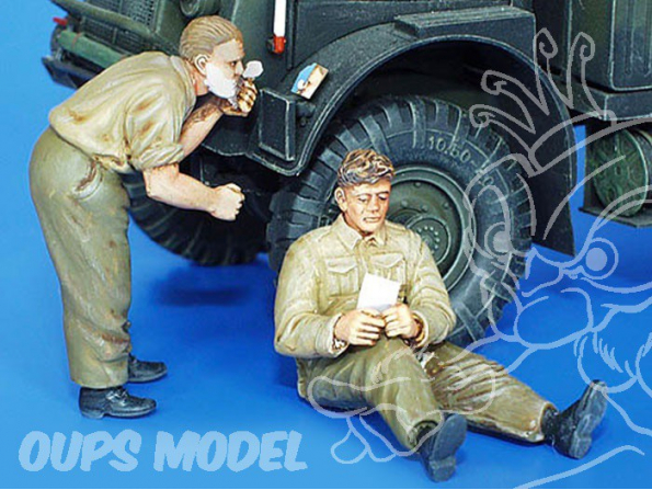 Plus Model 158 Soldats britanniques 1 au repos et 1 au rasage 1/35